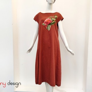 Round neck dress  with Begonias embroidery